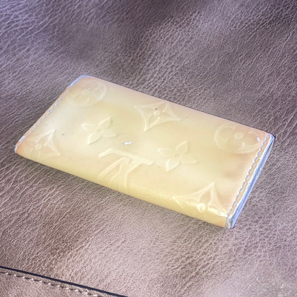 Louis Vuitton Cream Monogram Key Holder - Picture 2 of 9